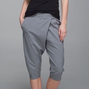 BLACK Capri LULULEMON Retreat Yogi Crop Wrap Front Harem Jogger RARE Pant 6